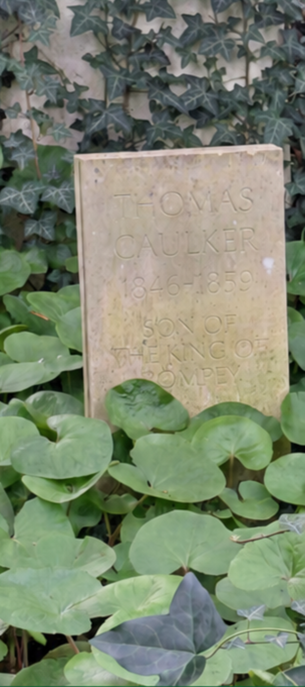 The grave of Thomas Caulker (1846–1859), son of the King of Bompey, at Abney Park